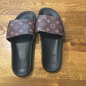 Monogram slides